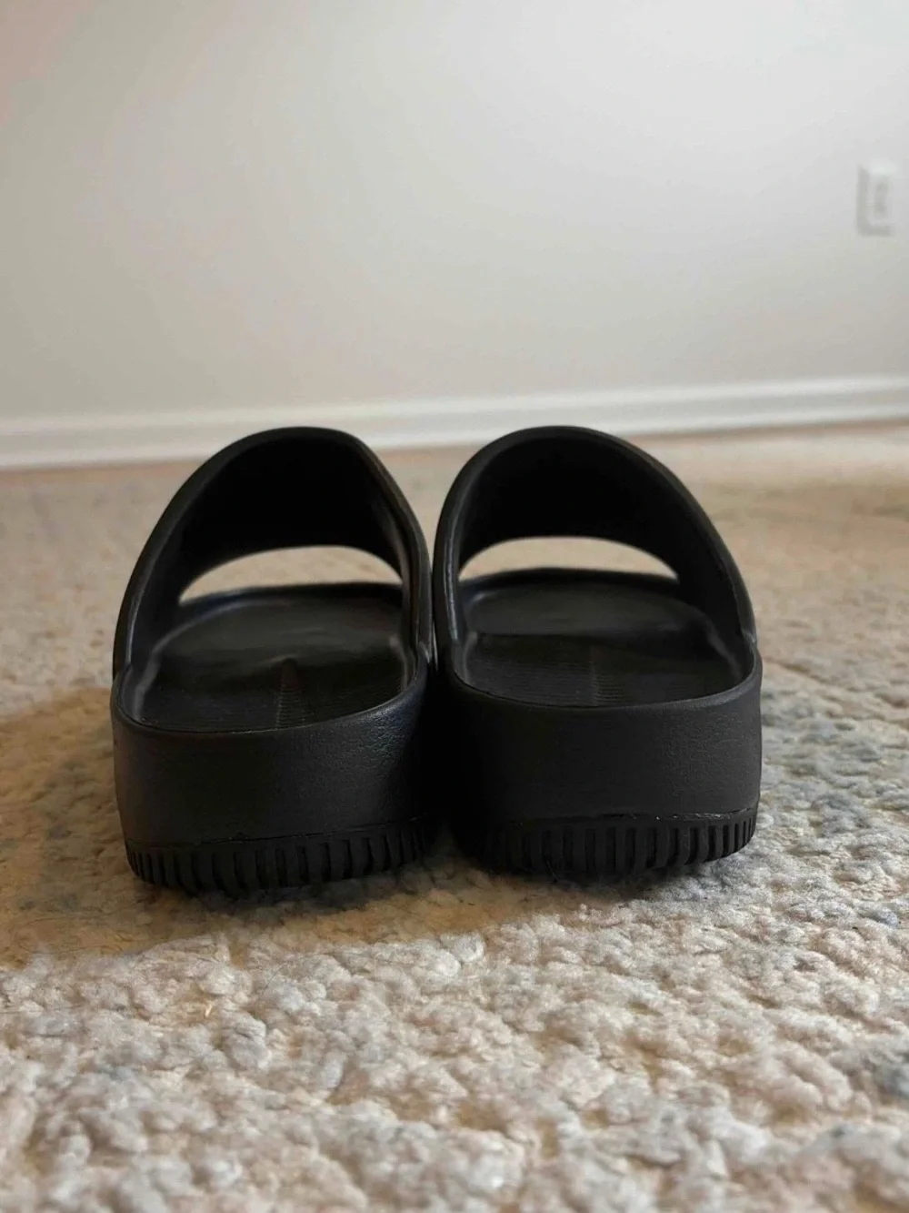 Nike minimalist black